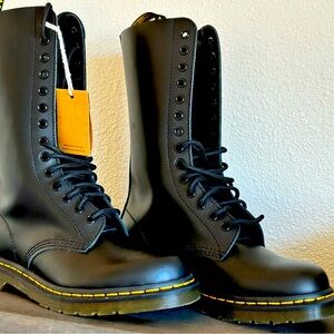 1914 smooth leather tall Dr. Martens